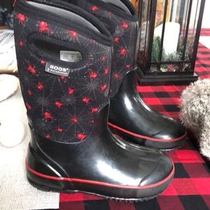 Great shape boys bogs